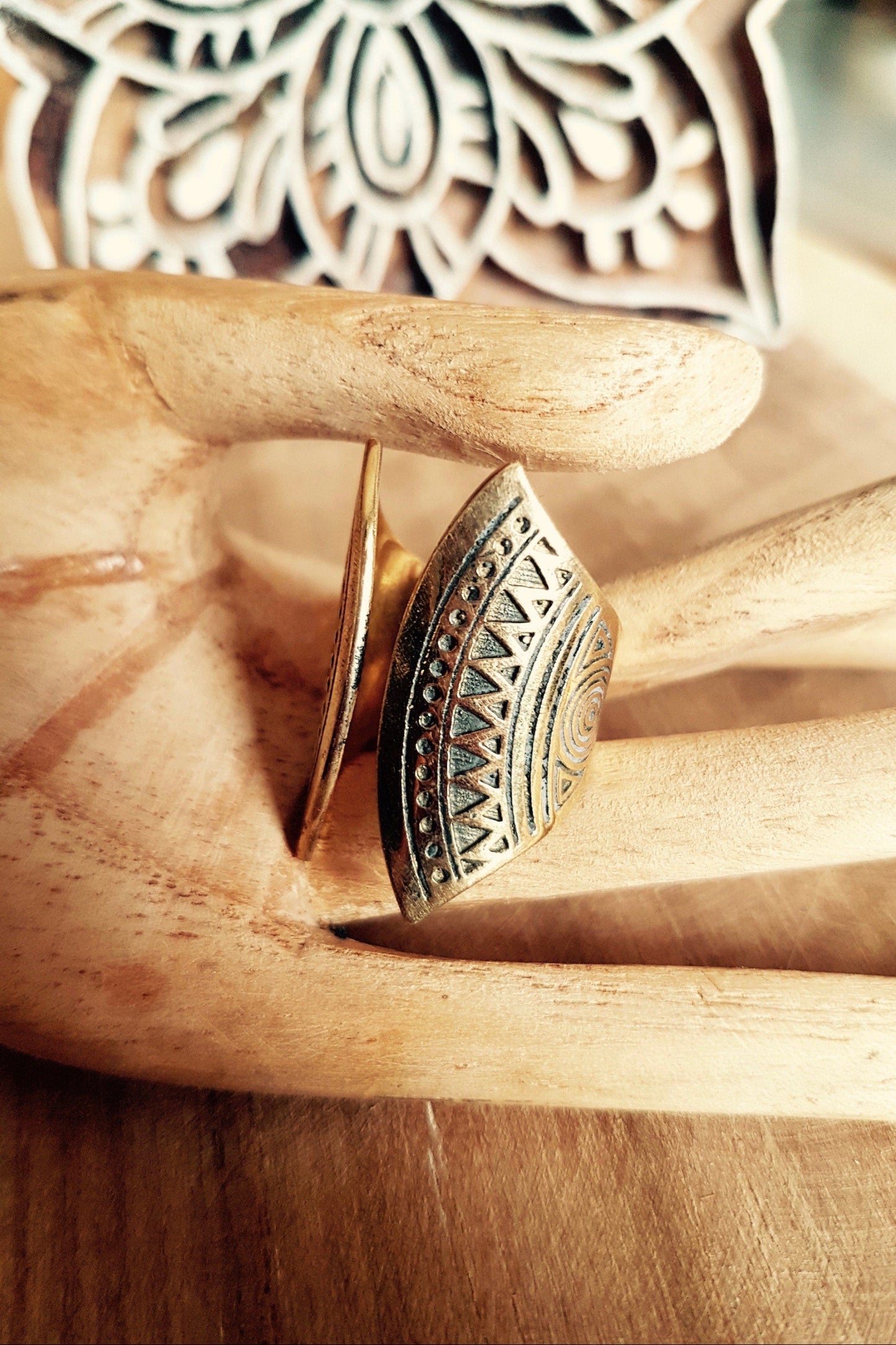 BAGUE ETHNIQUE DOREE