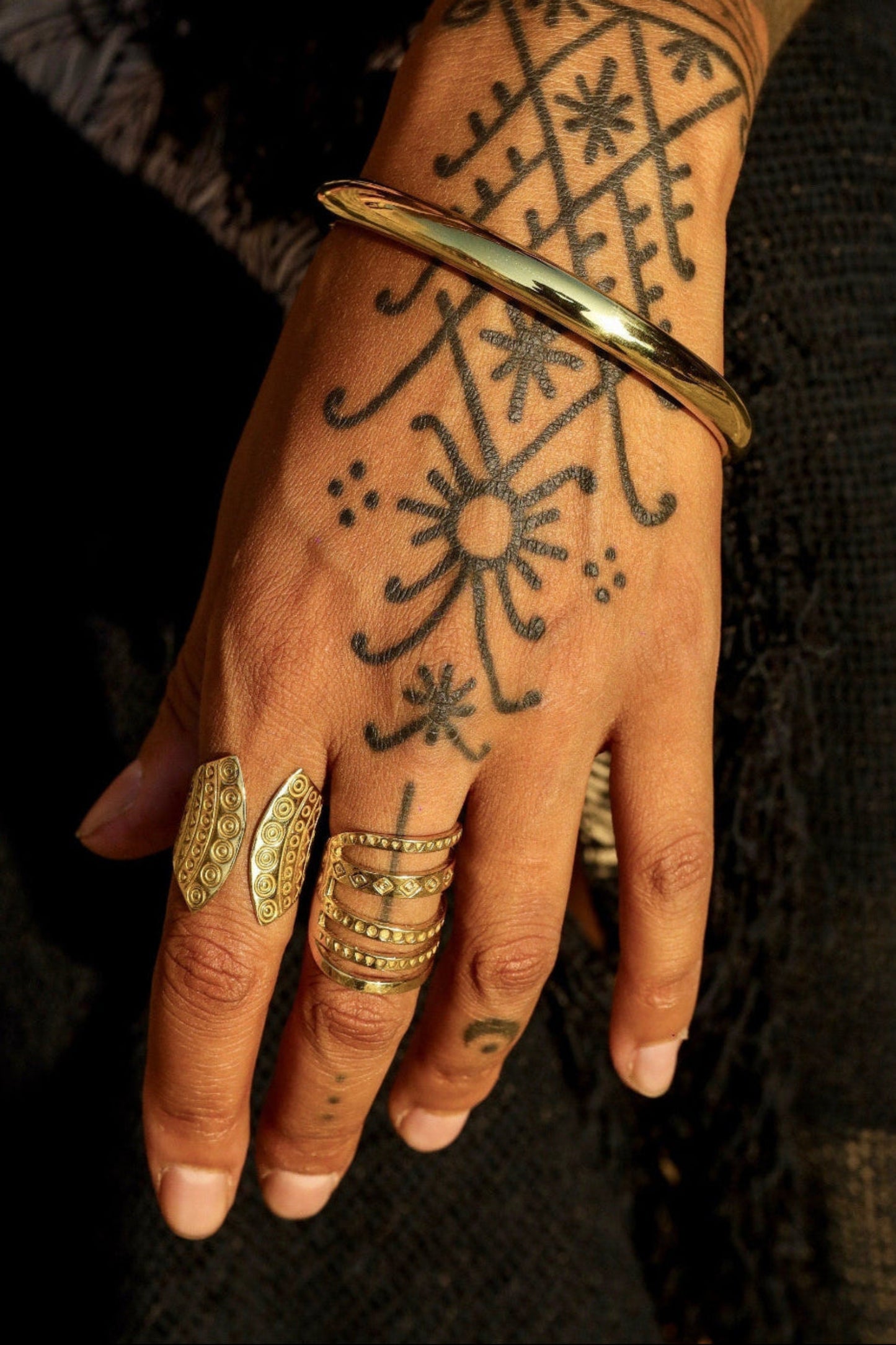 BAGUE ETHNIQUE DOREE