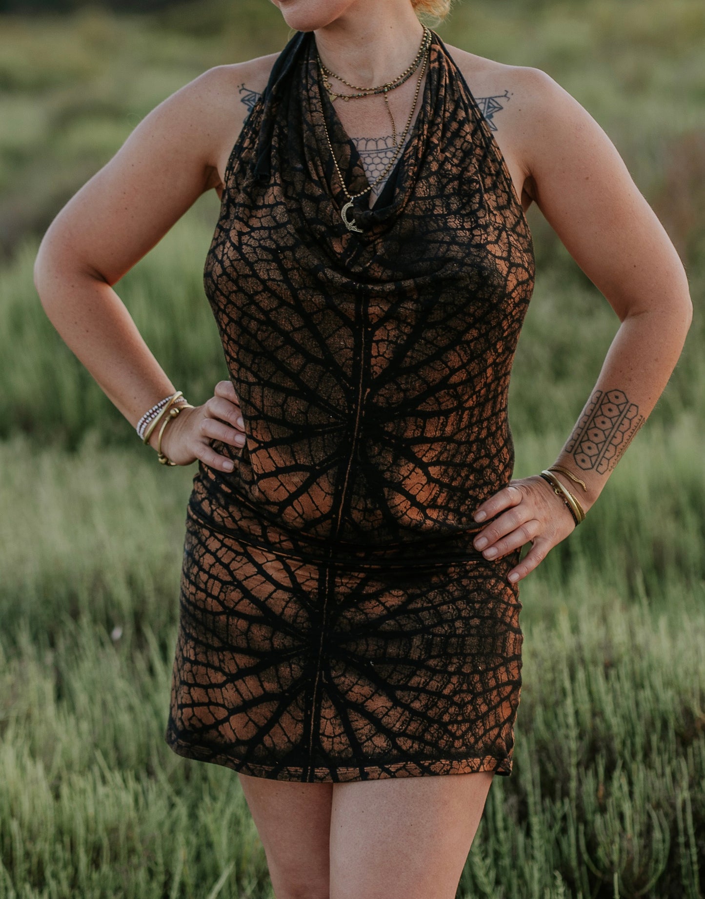 ROBE DOS NU VISCOSE JUNGLE MARRON