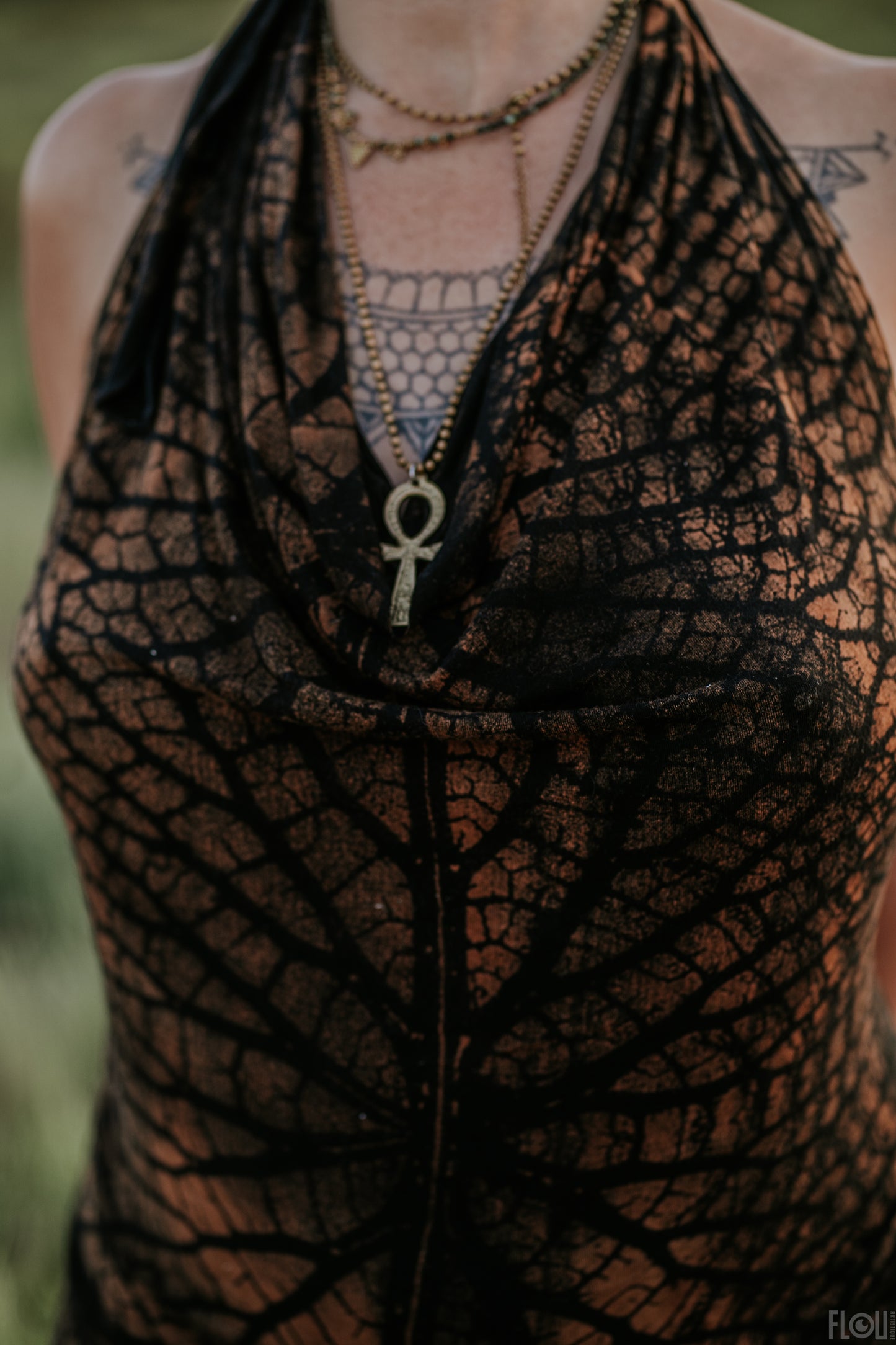 ROBE DOS NU VISCOSE JUNGLE MARRON