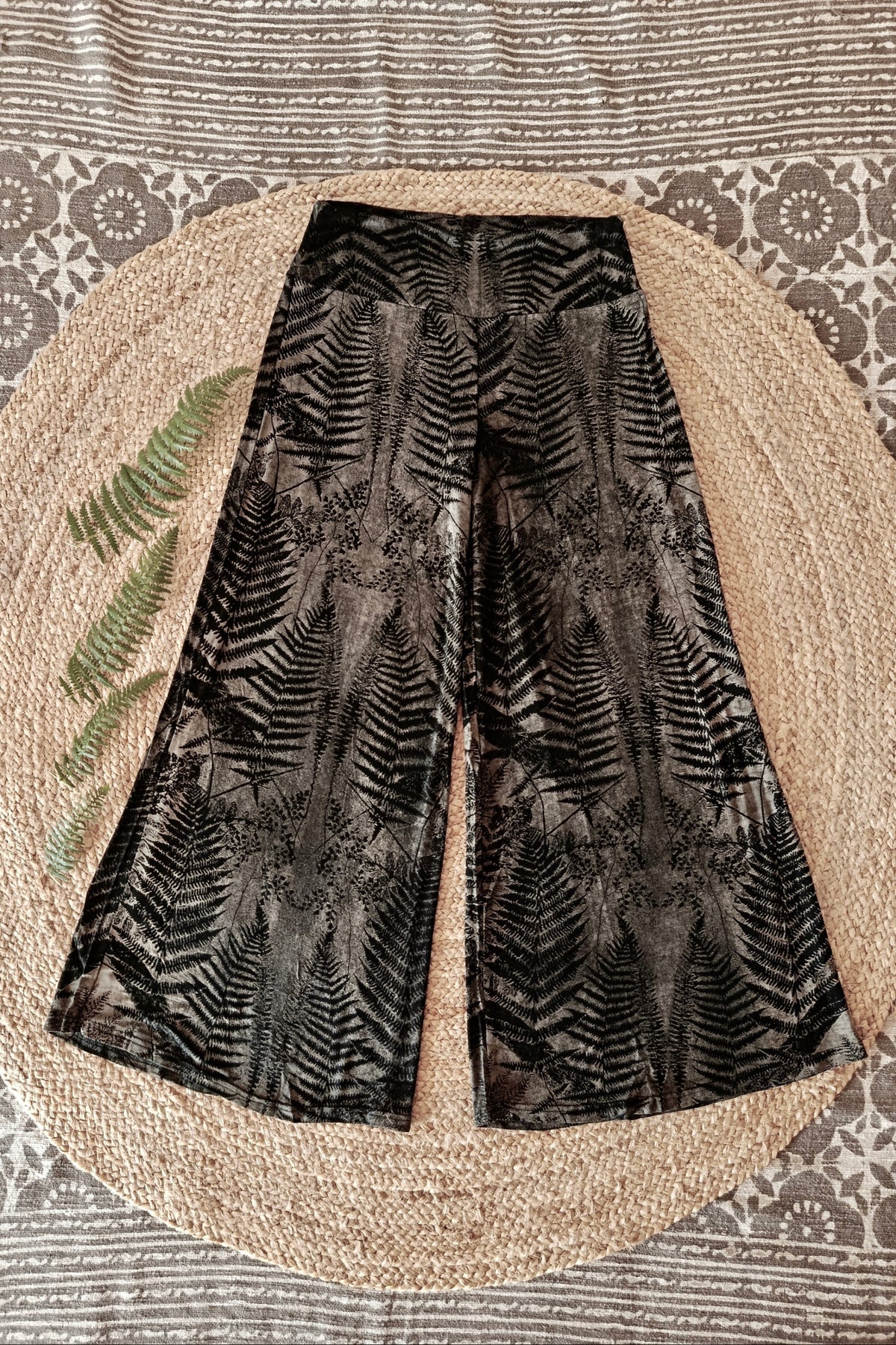 PANTALON LARGE EN VISCOSE IMPRIME FOUGERE