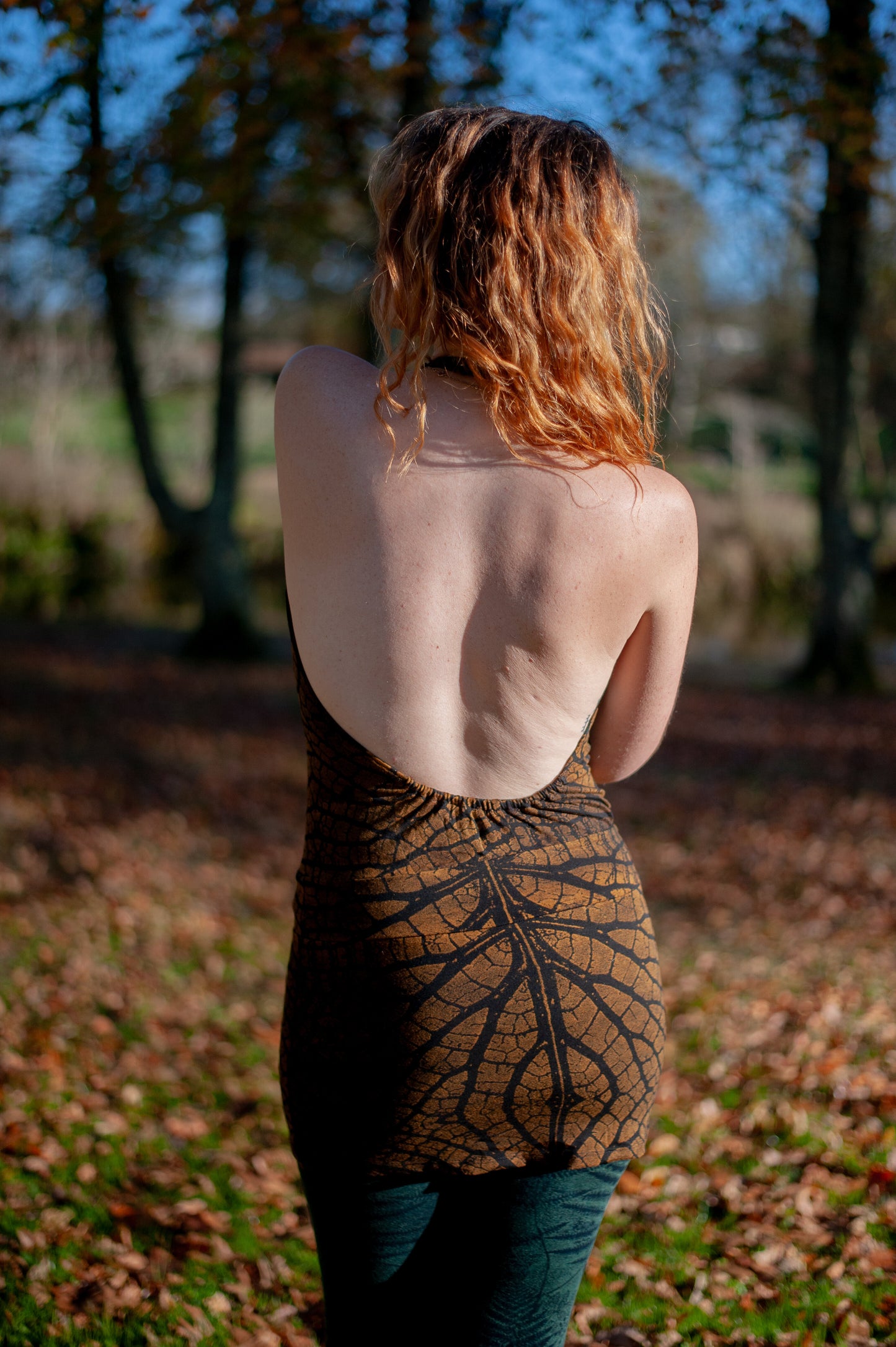 ROBE DOS NU VISCOSE JUNGLE MARRON