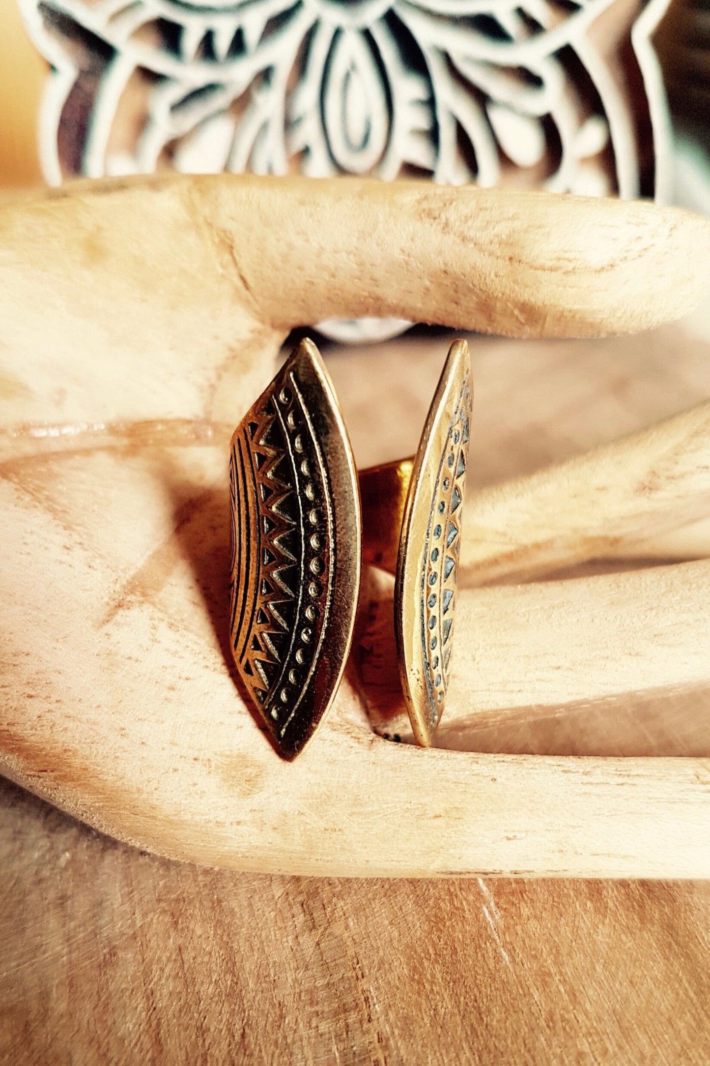 BAGUE ETHNIQUE DOREE