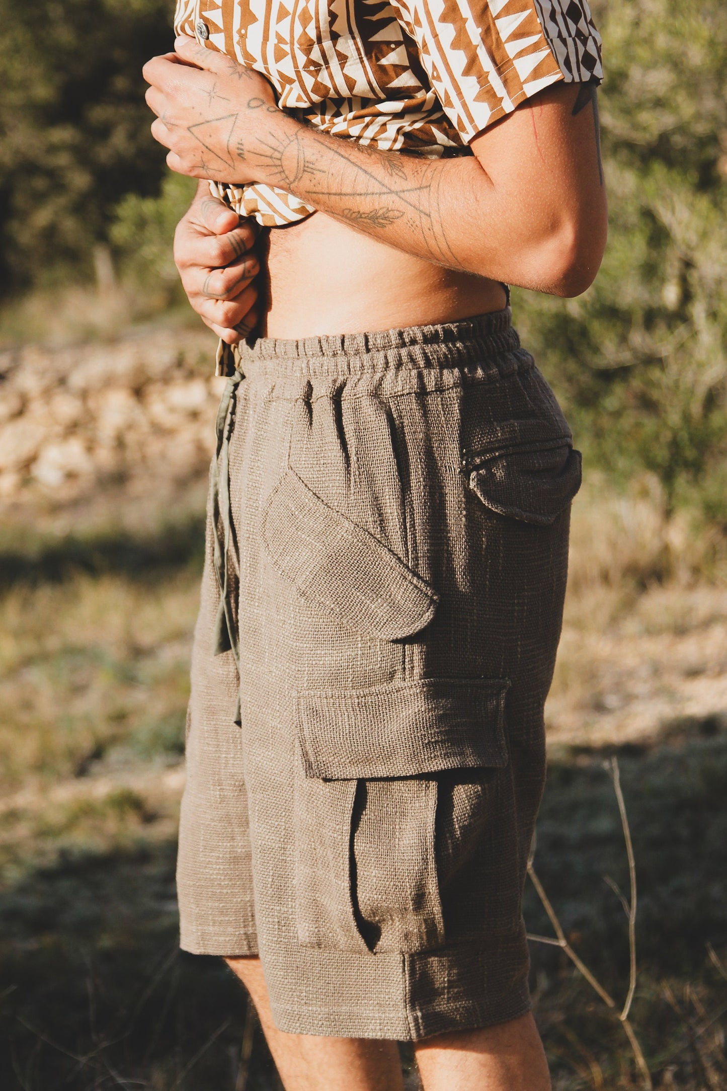 Bermuda uni en coton tissé épais- short pour homme teinture naturelle- bermuda festival- rave